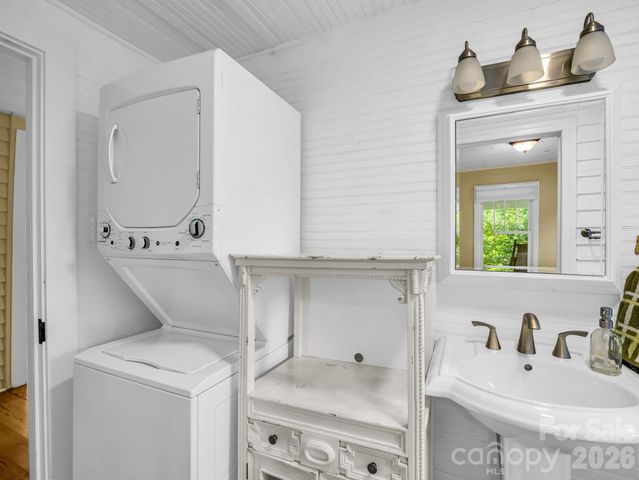 808 Montreat Road, Black Mountain, NC 28711