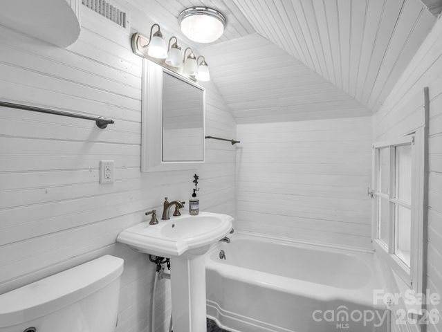 808 Montreat Road, Black Mountain, NC 28711