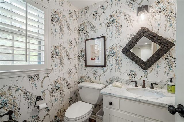 8525 Briar Lane, Prairie Village, KS 66207
