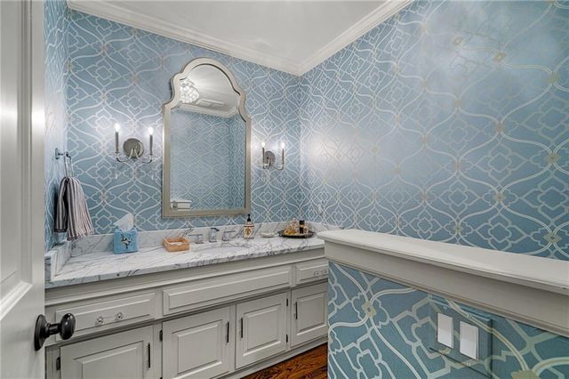 8525 Briar Lane, Prairie Village, KS 66207