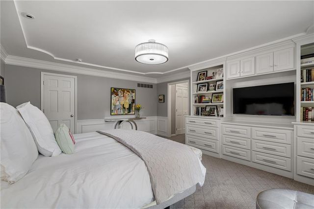 8525 Briar Lane, Prairie Village, KS 66207