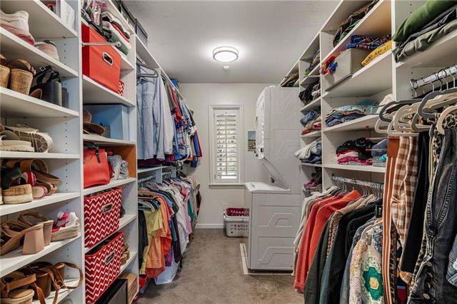 8525 Briar Lane, Prairie Village, KS 66207