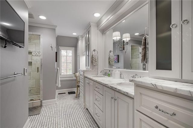 8525 Briar Lane, Prairie Village, KS 66207