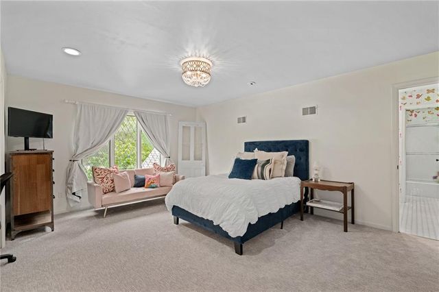 8525 Briar Lane, Prairie Village, KS 66207