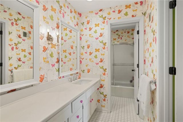 8525 Briar Lane, Prairie Village, KS 66207