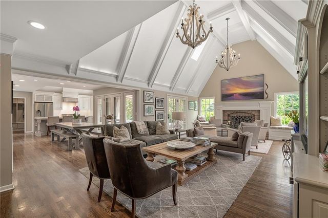 8525 Briar Lane, Prairie Village, KS 66207