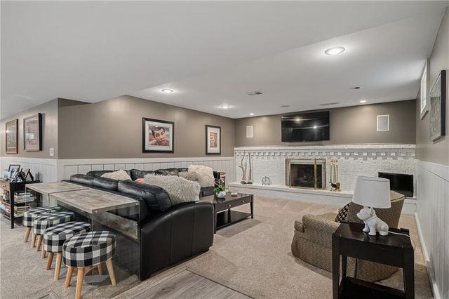 8525 Briar Lane, Prairie Village, KS 66207