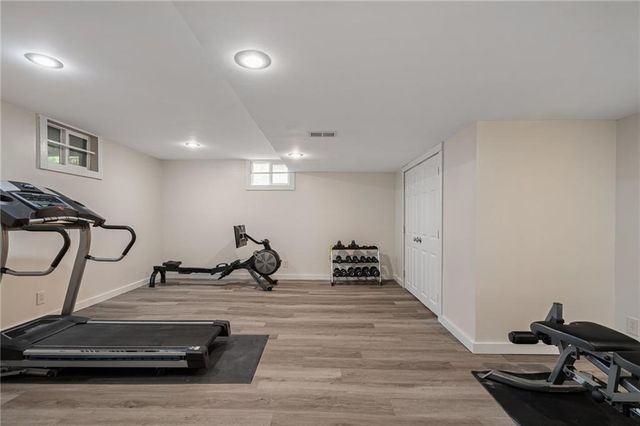 8525 Briar Lane, Prairie Village, KS 66207