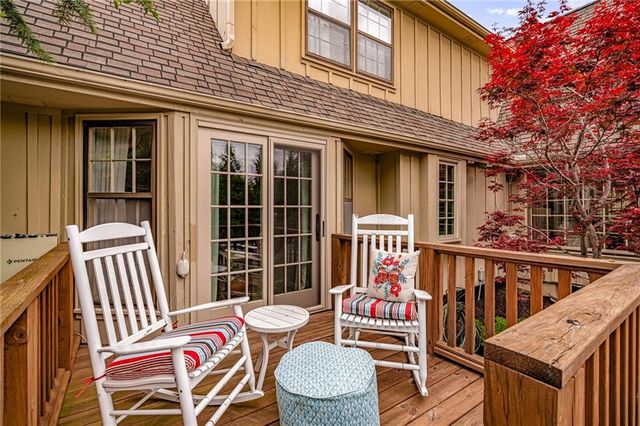 8525 Briar Lane, Prairie Village, KS 66207