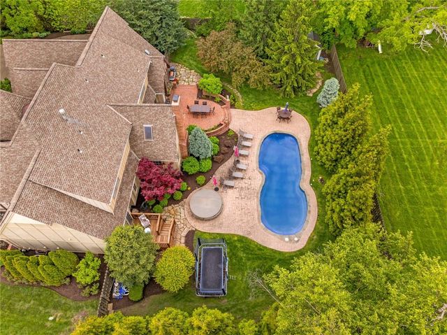 8525 Briar Lane, Prairie Village, KS 66207