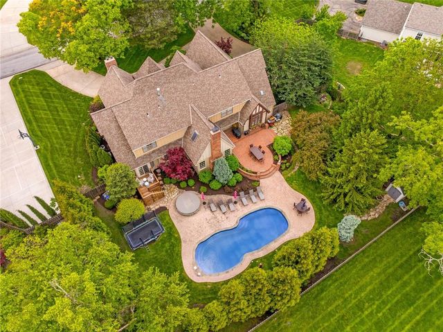 8525 Briar Lane, Prairie Village, KS 66207