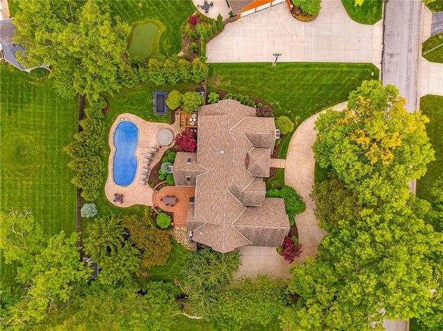 8525 Briar Lane, Prairie Village, KS 66207