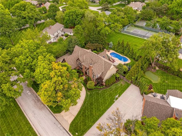 8525 Briar Lane, Prairie Village, KS 66207