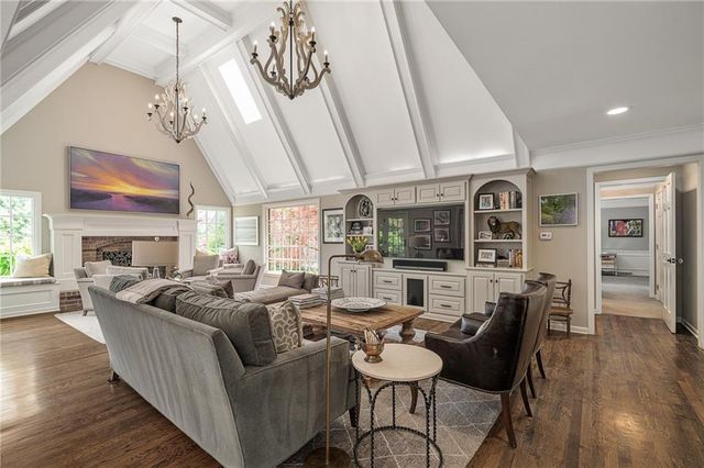 8525 Briar Lane, Prairie Village, KS 66207
