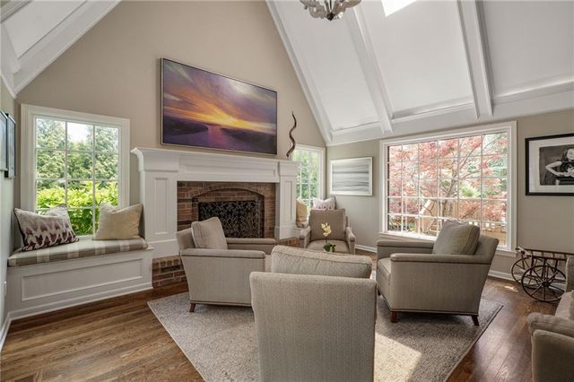 8525 Briar Lane, Prairie Village, KS 66207