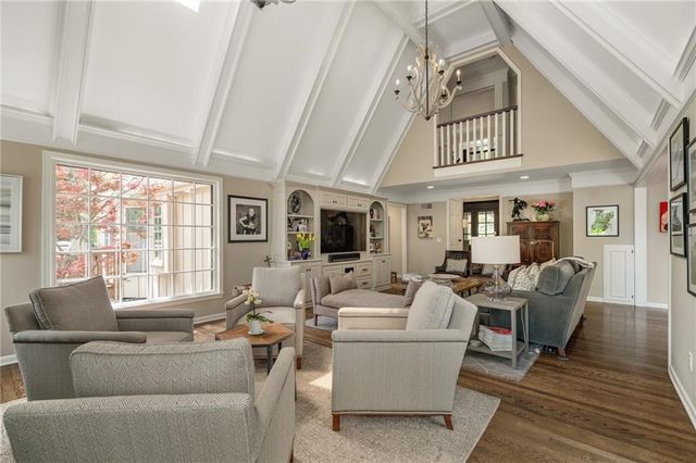 8525 Briar Lane, Prairie Village, KS 66207