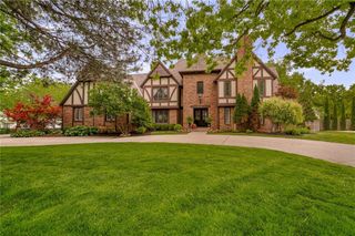 8525 Briar Lane, Prairie Village, KS 66207