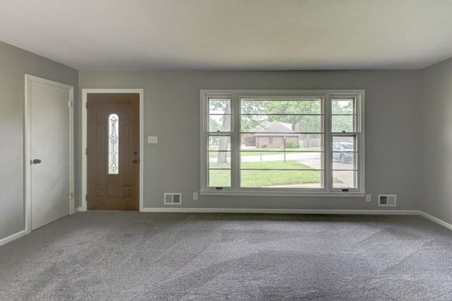 4407 S Phelps Road, Independence, MO 64055