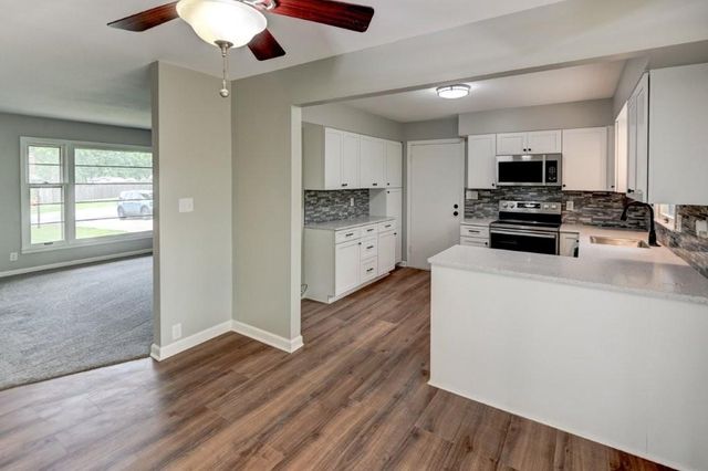 4407 S Phelps Road, Independence, MO 64055