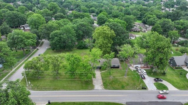 4407 S Phelps Road, Independence, MO 64055