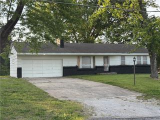 4407 S Phelps Road, Independence, MO 64055