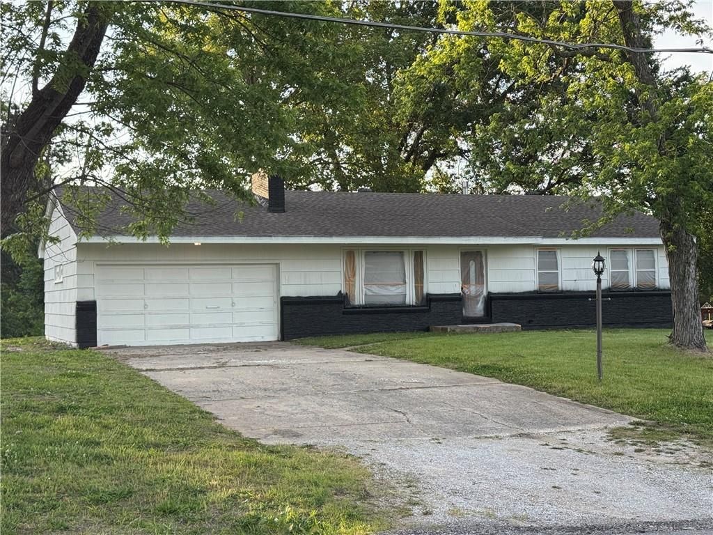4407 S Phelps Road, Independence, MO 64055