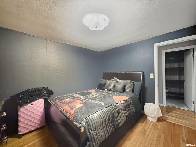 2820 W HUNTINGTON Drive, Peoria, IL 61614