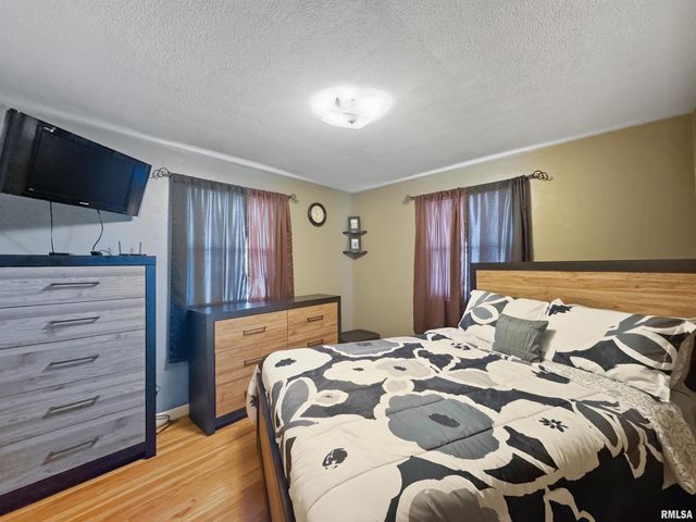 2820 W HUNTINGTON Drive, Peoria, IL 61614