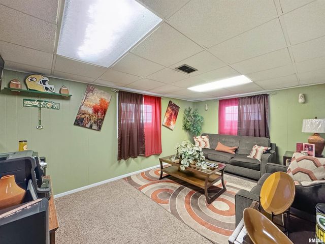 2820 W HUNTINGTON Drive, Peoria, IL 61614