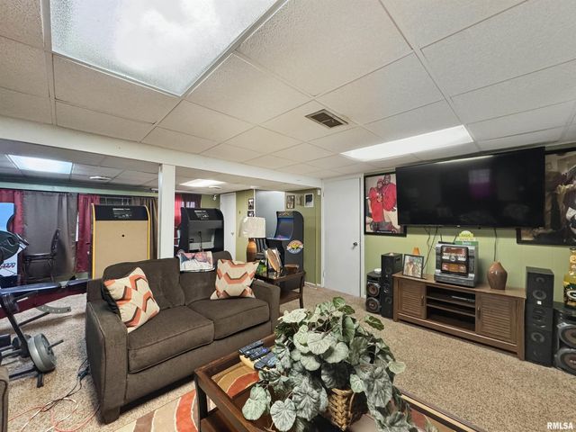 2820 W HUNTINGTON Drive, Peoria, IL 61614