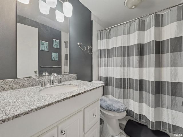 2820 W HUNTINGTON Drive, Peoria, IL 61614