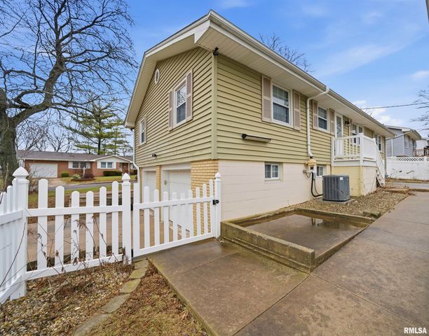 2820 W HUNTINGTON Drive, Peoria, IL 61614