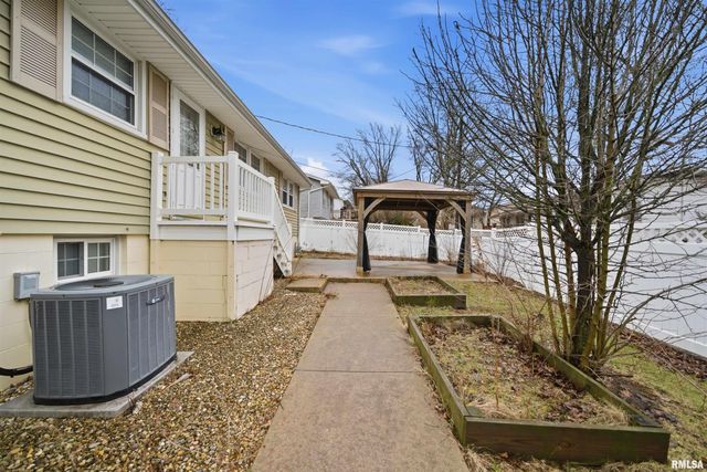 2820 W HUNTINGTON Drive, Peoria, IL 61614