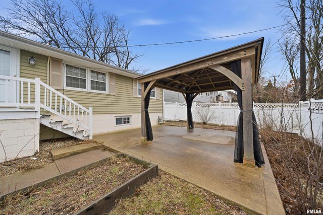 2820 W HUNTINGTON Drive, Peoria, IL 61614