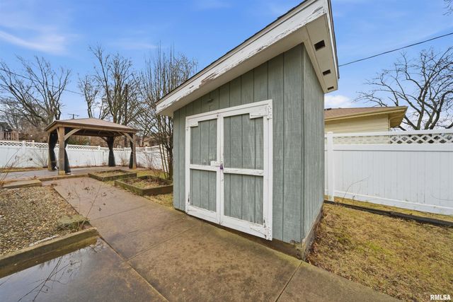 2820 W HUNTINGTON Drive, Peoria, IL 61614