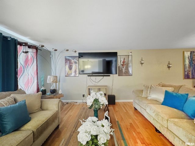 2820 W HUNTINGTON Drive, Peoria, IL 61614