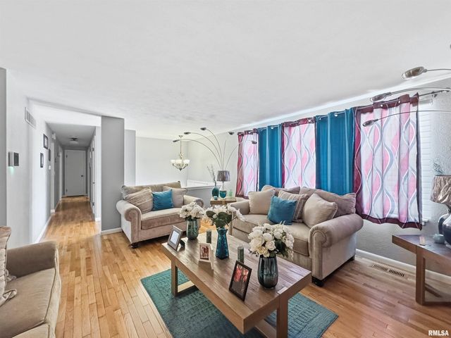 2820 W HUNTINGTON Drive, Peoria, IL 61614