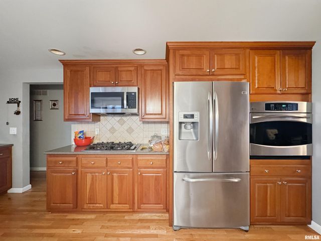 2820 W HUNTINGTON Drive, Peoria, IL 61614