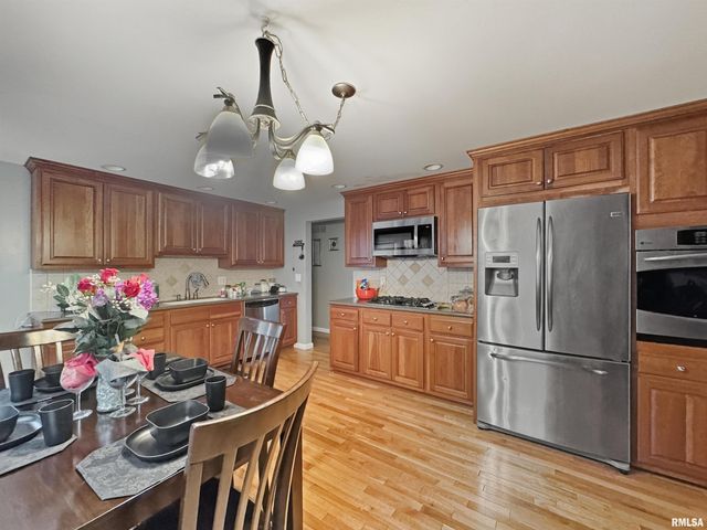 2820 W HUNTINGTON Drive, Peoria, IL 61614