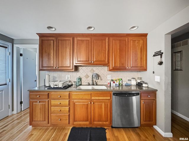 2820 W HUNTINGTON Drive, Peoria, IL 61614