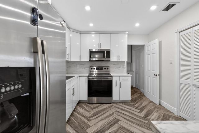 8580 NW 12th Street, Pembroke Pines, FL 33024