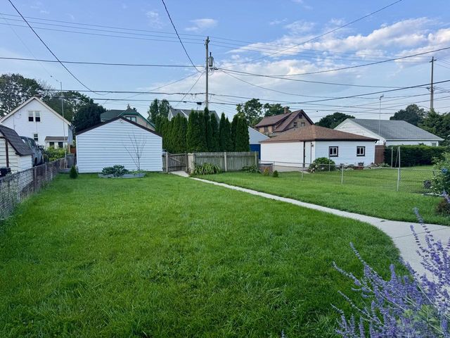 3835 E Holmes AVENUE, Cudahy, WI 53110