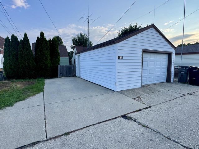 3835 E Holmes AVENUE, Cudahy, WI 53110