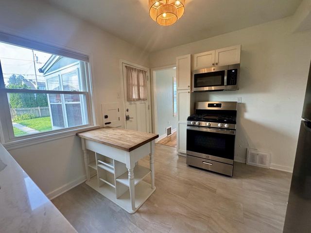 3835 E Holmes AVENUE, Cudahy, WI 53110