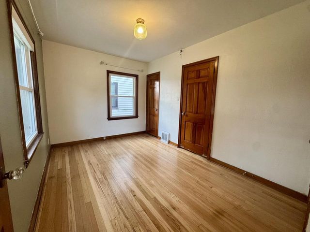 3835 E Holmes AVENUE, Cudahy, WI 53110