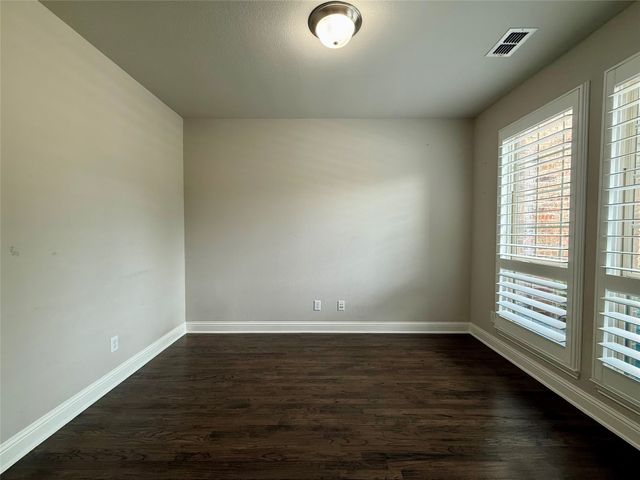 509 Lomax Lane, Fort Worth, TX 76131