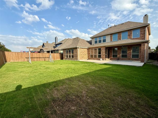 509 Lomax Lane, Fort Worth, TX 76131