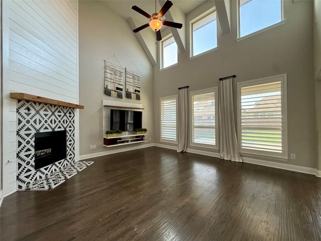 509 Lomax Lane, Fort Worth, TX 76131