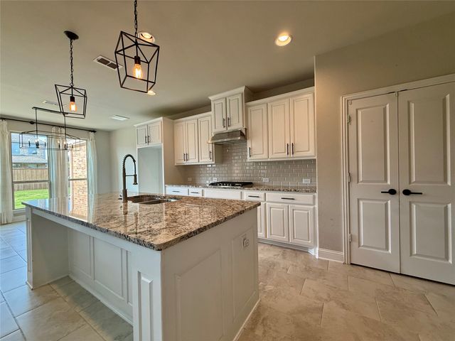 509 Lomax Lane, Fort Worth, TX 76131