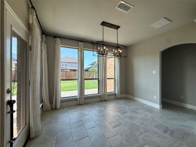 509 Lomax Lane, Fort Worth, TX 76131